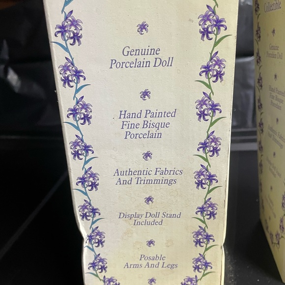 “Memories” Collectible Hand Painted Porcelain Dolls in original packaging! - Picture 6 of 7